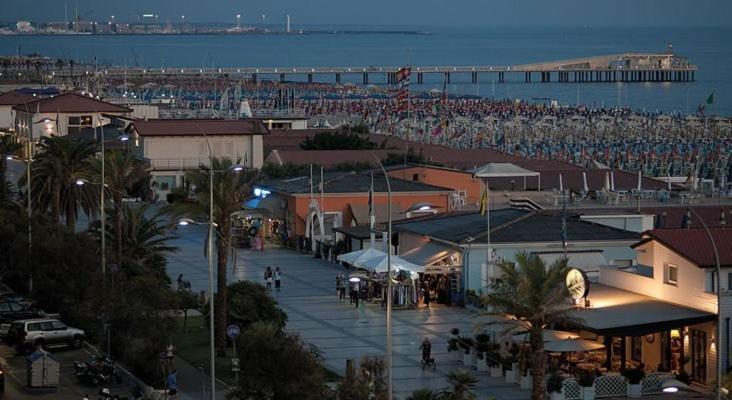 Hotel Dei Tigli Lido di Camaiore Eksteriør bilde